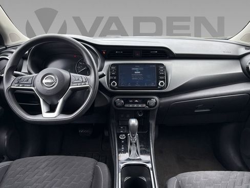 Used 2022 Nissan Kicks SV FWD image 2