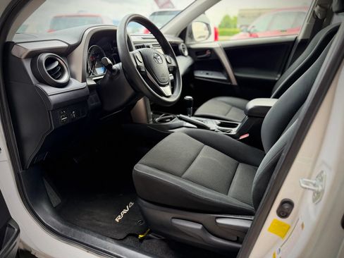 Used 2016 Toyota RAV4 LE FWD image 6