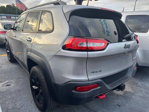Used 2017 Jeep Cherokee Trailhawk image 3