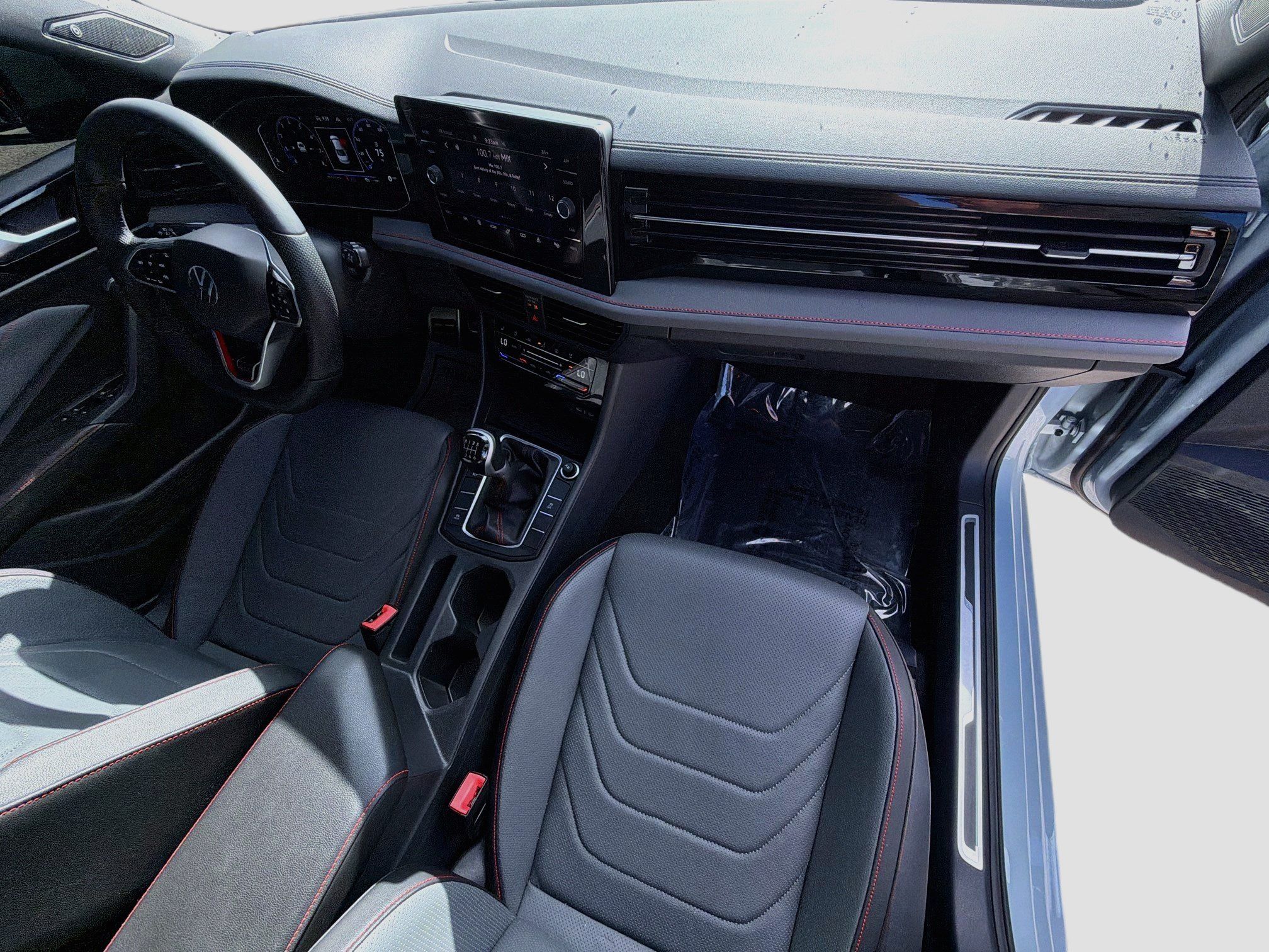 Used 2025 Volkswagen Jetta GLI Autobahn FWD image 13