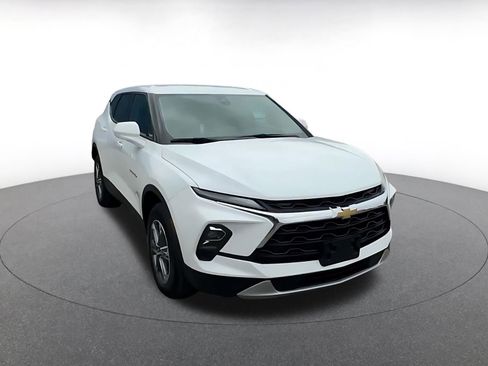 Used 2025 Chevrolet Blazer LT image 3