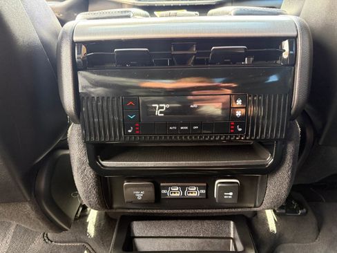 Used 2024 Jeep Wagoneer Series II image 27