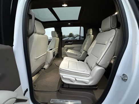 Used 2025 GMC Yukon XL Denali w/ Sun & Power Step Package image 14