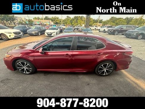 Used 2018 Toyota Camry SE w/ Moonroof Package FWD image 2