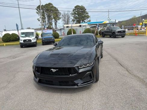 Used 2025 Ford Mustang GT Premium image 3
