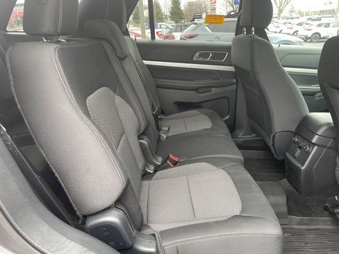 Used 2017 Ford Explorer XLT image 19