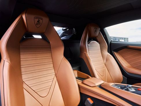 Used 2025 Lamborghini Revuelto AWD/4WD image 51