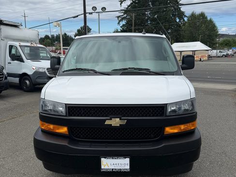 Used 2021 Chevrolet Express 2500 RWD image 2