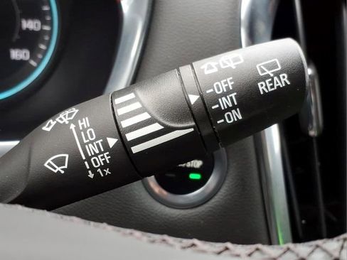 Used 2023 Chevrolet Traverse LT FWD image 29