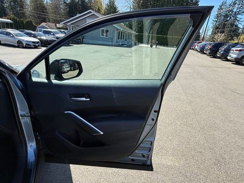 Used 2024 Toyota Corolla Cross XLE w/ Convenience Package FWD image 29