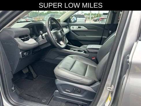 Used 2025 Ford Explorer Active w/ Active Comfort Package AWD/4WD image 7