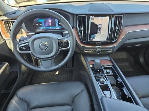 Used 2023 Volvo XC60 B5 Plus w/ Climate Package AWD/4WD image 19