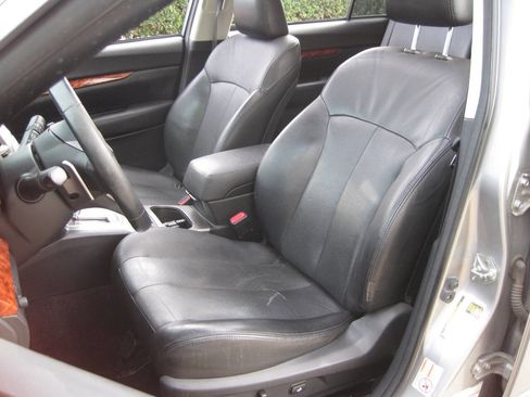 Used 2011 Subaru Outback 3.6R Limited image 21