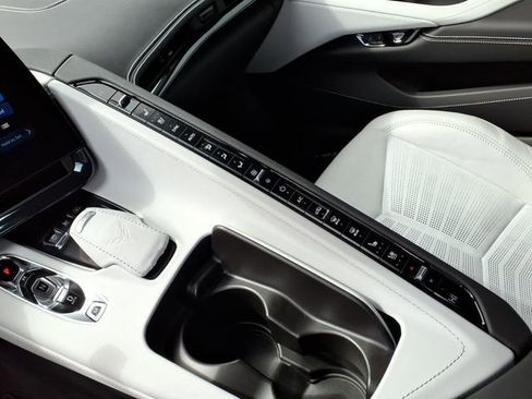 Used 2024 Chevrolet Corvette Z06 RWD image 10