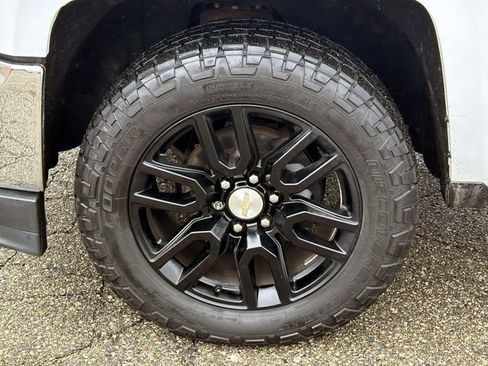 Used 2018 Chevrolet Silverado 1500 LT w/ All Star Edition image 10