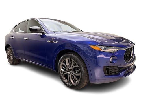 Used 2024 Maserati Levante GT Ultima image 3