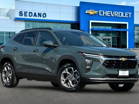 New 2026 Chevrolet Trax LT FWD image 2