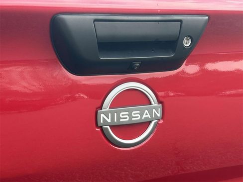 Used 2024 Nissan Titan SV w/ SV Convenience Package image 9