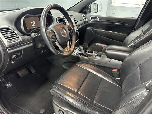 Used 2019 Jeep Grand Cherokee Limited w/ Luxury Group II image 2