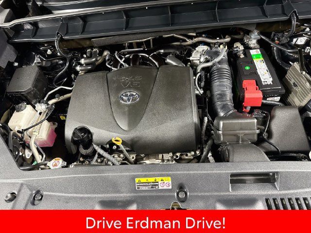 Used 2021 Toyota Highlander XLE FWD image 30