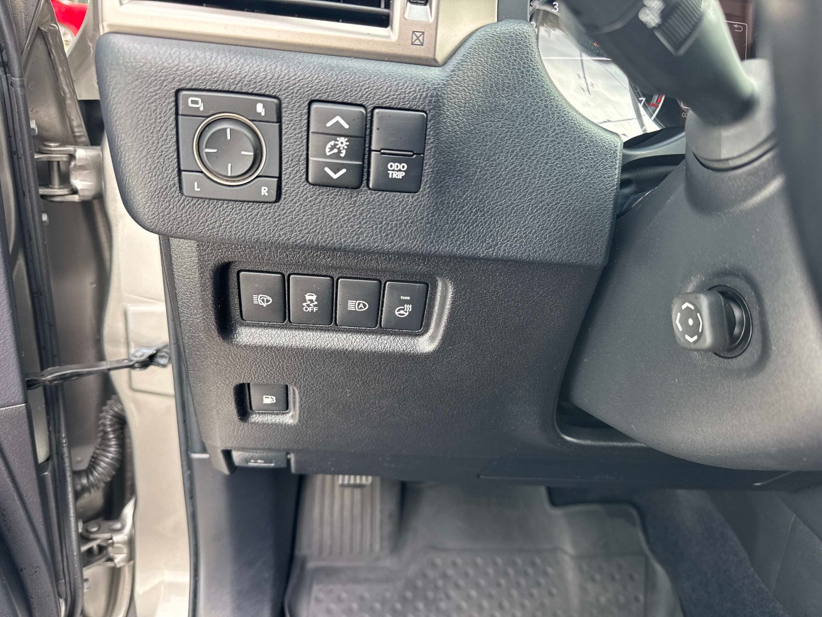 Used 2021 Lexus GX 460 Premium w/ Premium Package AWD/4WD image 32
