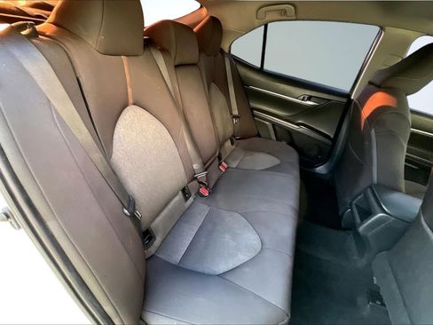 Used 2018 Toyota Camry LE image 27