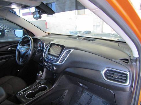 Used 2018 Chevrolet Equinox LT w/ Sun & Infotainment Package FWD image 11