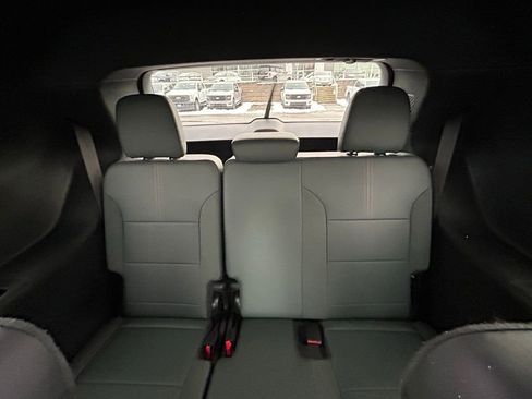 Used 2024 GMC Acadia AT4 w/ Luxury Package image 19