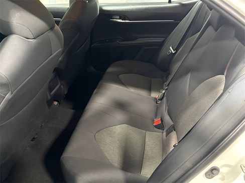 Used 2020 Toyota Camry LE image 8