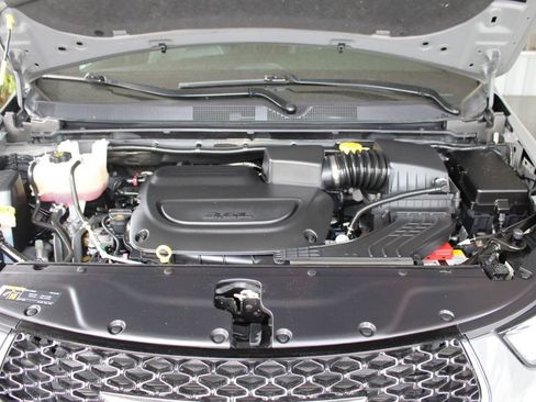 Used 2025 Chrysler Pacifica Select FWD image 18
