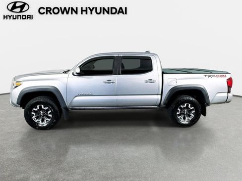Used 2019 Toyota Tacoma TRD Off-Road w/ Technology Package AWD/4WD image 9