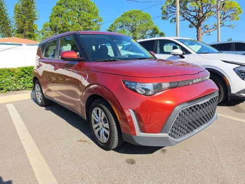 Certified 2023 Kia Soul LX FWD image 3