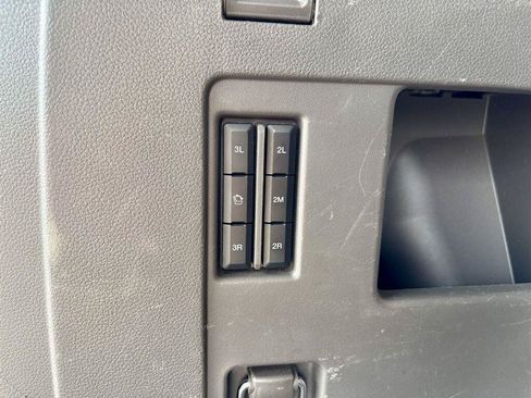 Used 2018 Ford Expedition XLT w/ Equipment Group 202A AWD/4WD image 17