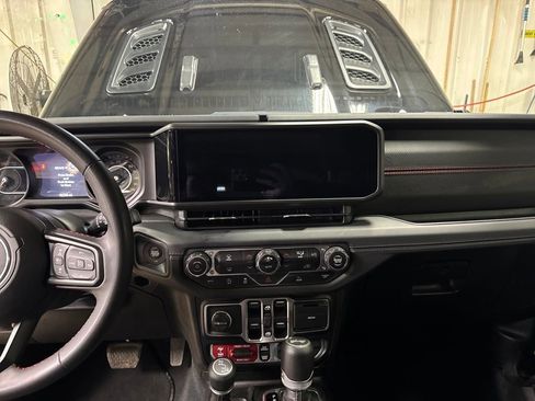 Certified 2024 Jeep Wrangler Rubicon image 18