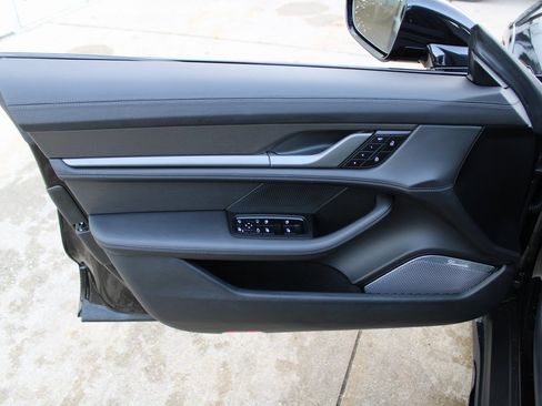 Used 2022 Porsche Taycan Turbo S image 7