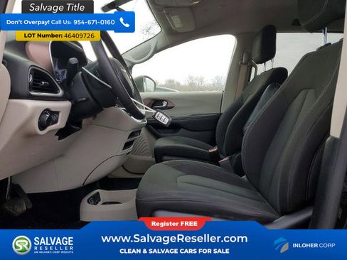 Used 2022 Chrysler Voyager LX image 9