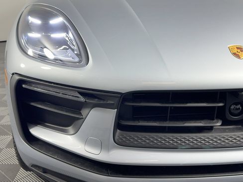 Certified 2026 Porsche Macan AWD/4WD image 12