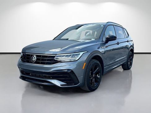 Used 2023 Volkswagen Tiguan SE R-Line FWD image 7