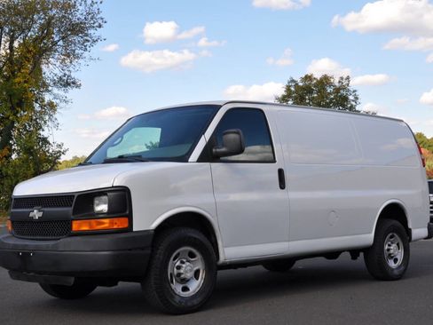 Used 2009 Chevrolet Express 2500 image 1