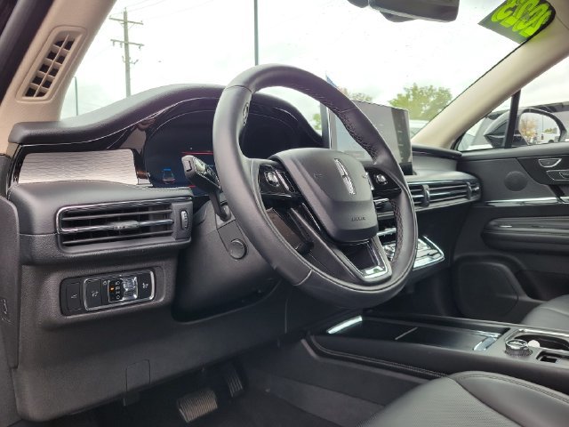Used 2023 Lincoln Corsair AWD w/ Equipment Group 101A image 6