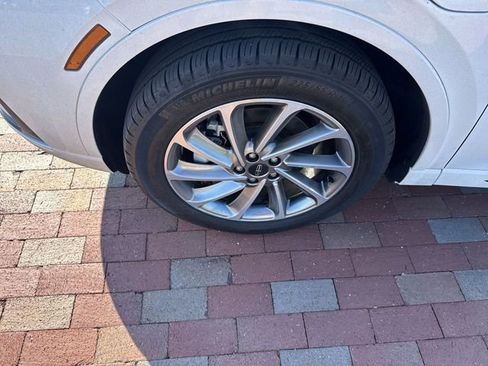 Used 2025 Lincoln Corsair Grand Touring image 2