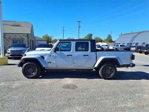 Certified 2024 Jeep Gladiator Sport image 24