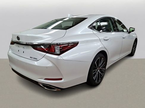 Used 2024 Lexus ES 350 w/ Premium Package image 4