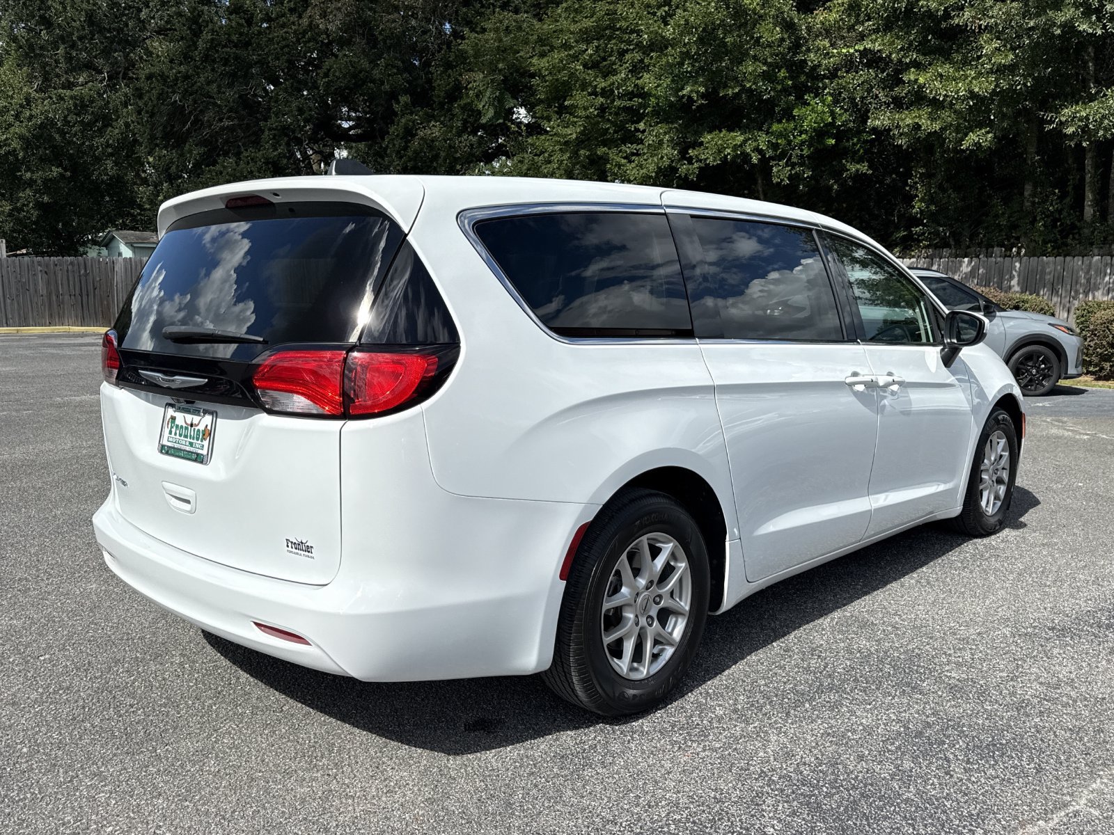 Used 2023 Chrysler Voyager LX FWD image 5