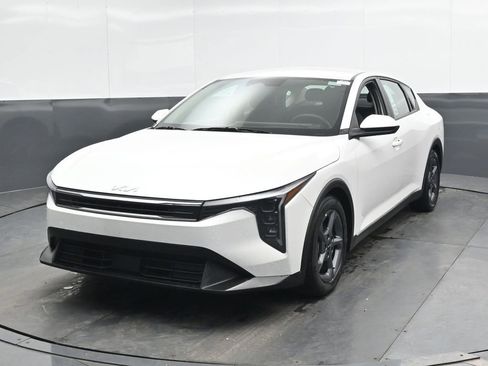 Used 2025 Kia K4 LXS image 3
