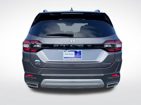 Certified 2025 Honda Pilot Touring image 5