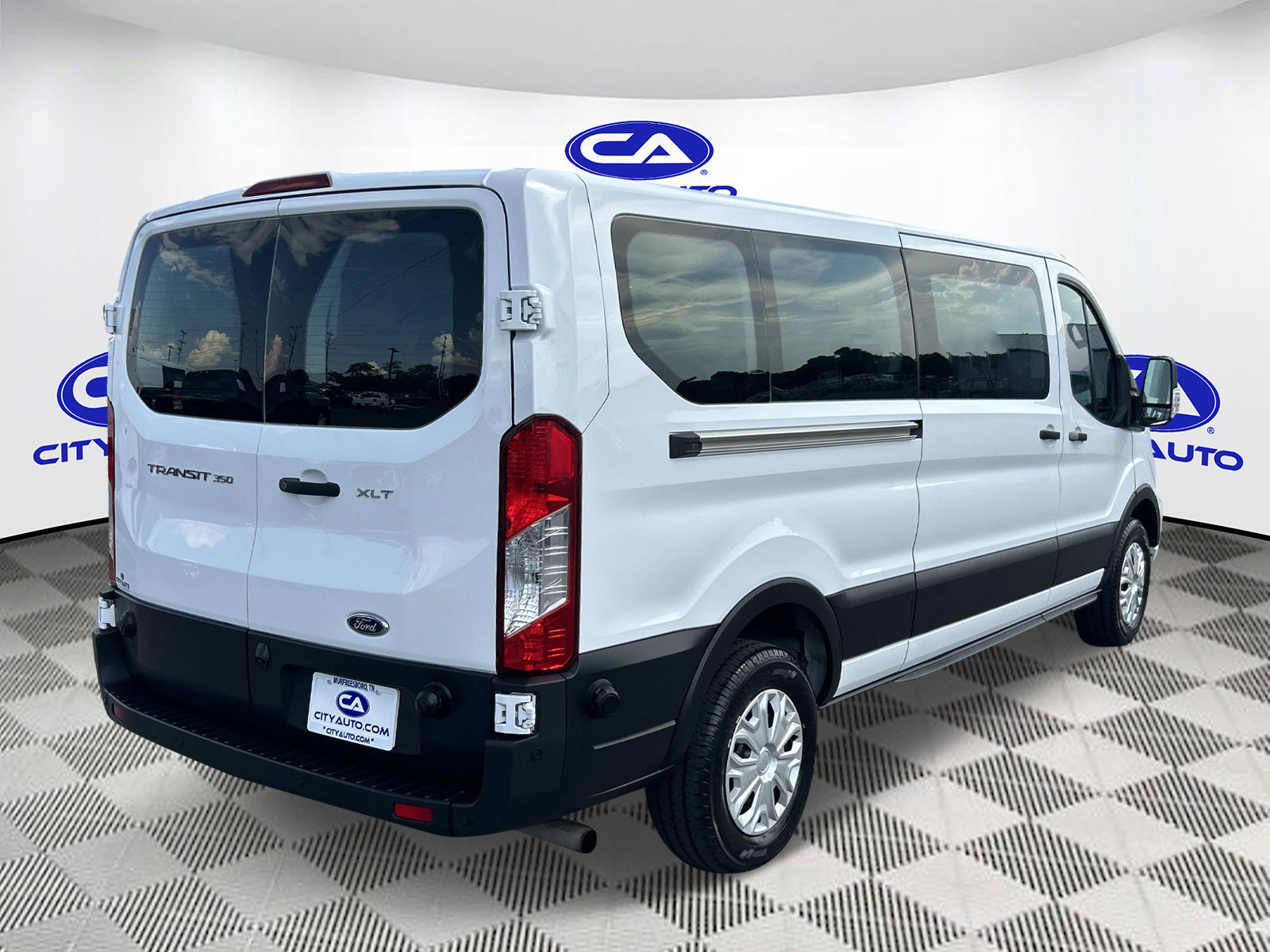 Used 2024 Ford Transit 350 XLT RWD image 4