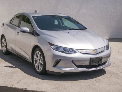 Used 2017 Chevrolet Volt Premier w/ Driver Confidence II Package FWD image 3