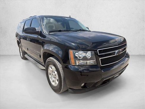 Used 2010 Chevrolet Suburban LT w/ Luxury Package RWD image 7