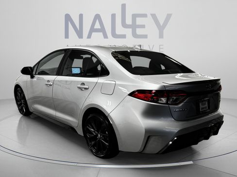 Used 2023 Toyota Corolla SE FWD image 3
